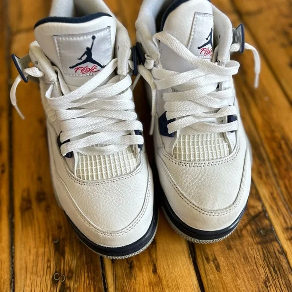 Size 5.5 Air Jordan 4 Retros, Amazing condition, Box, Barely worn. - Picture 2 of 8